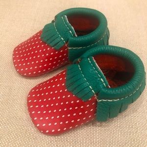 Brand new: Freshly Picked ‘Strawberry’ moccasins 🍓